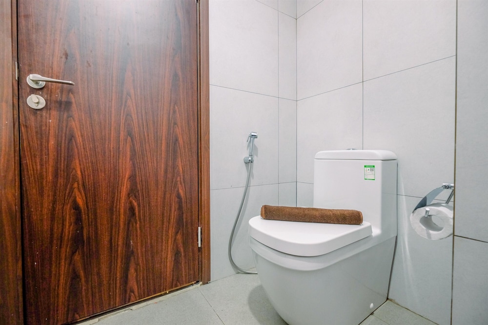 Homey And Restful Studio Lrt City Bekasi Apartment