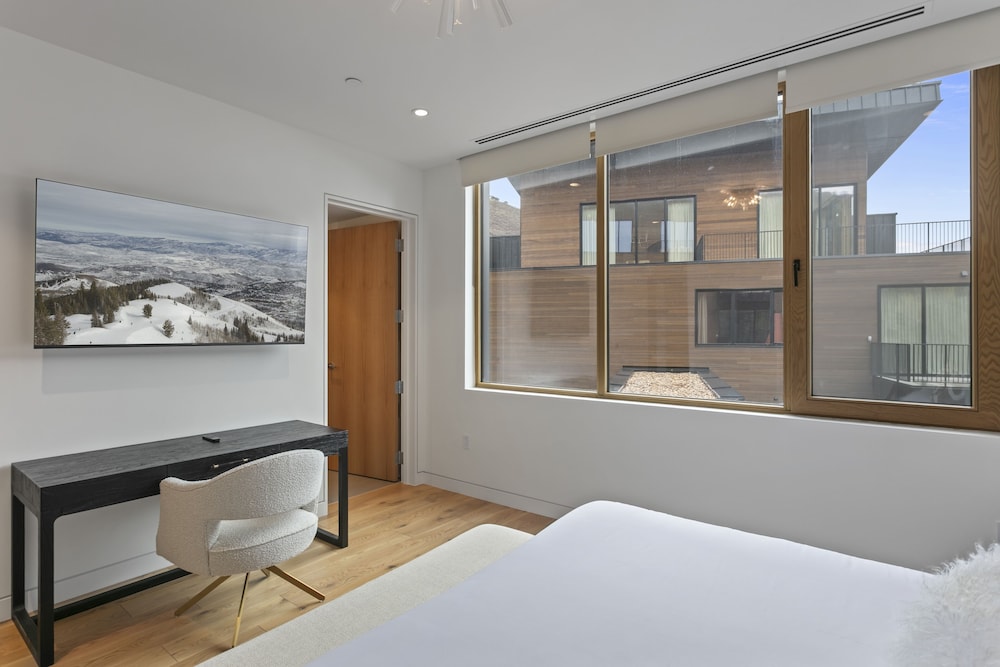 1504 Founders Place - Three Bedroom Deluxe 3 Condo