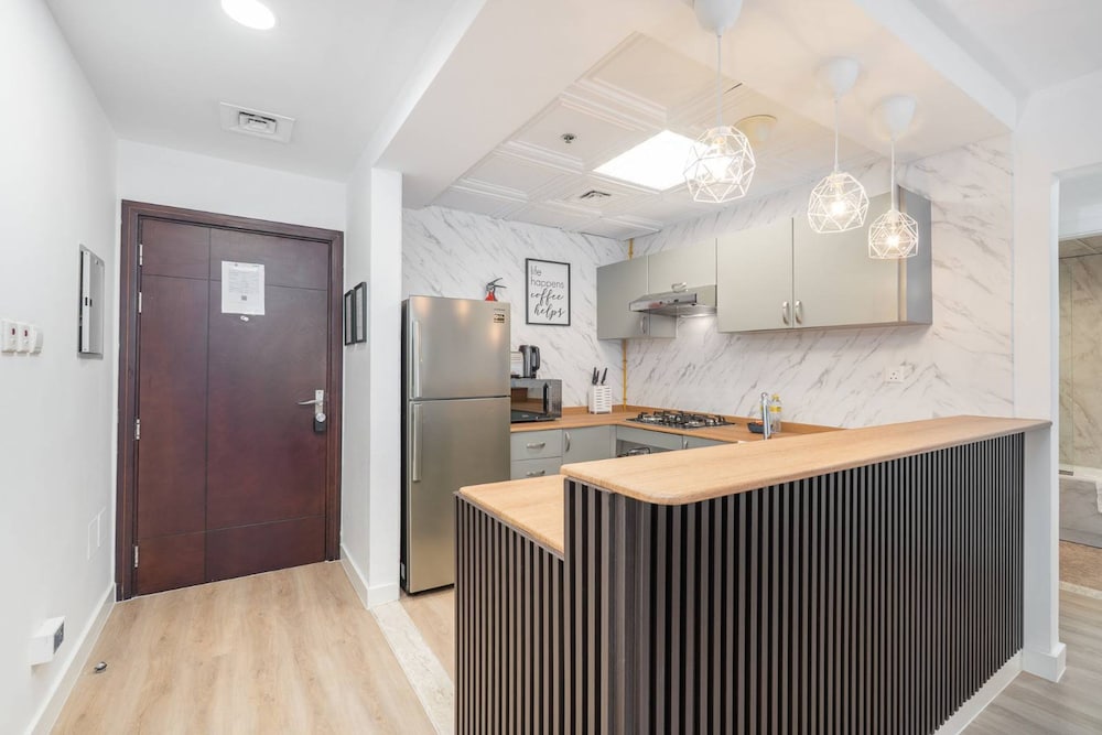 Cozy 1BR Gem in Marina With City Views