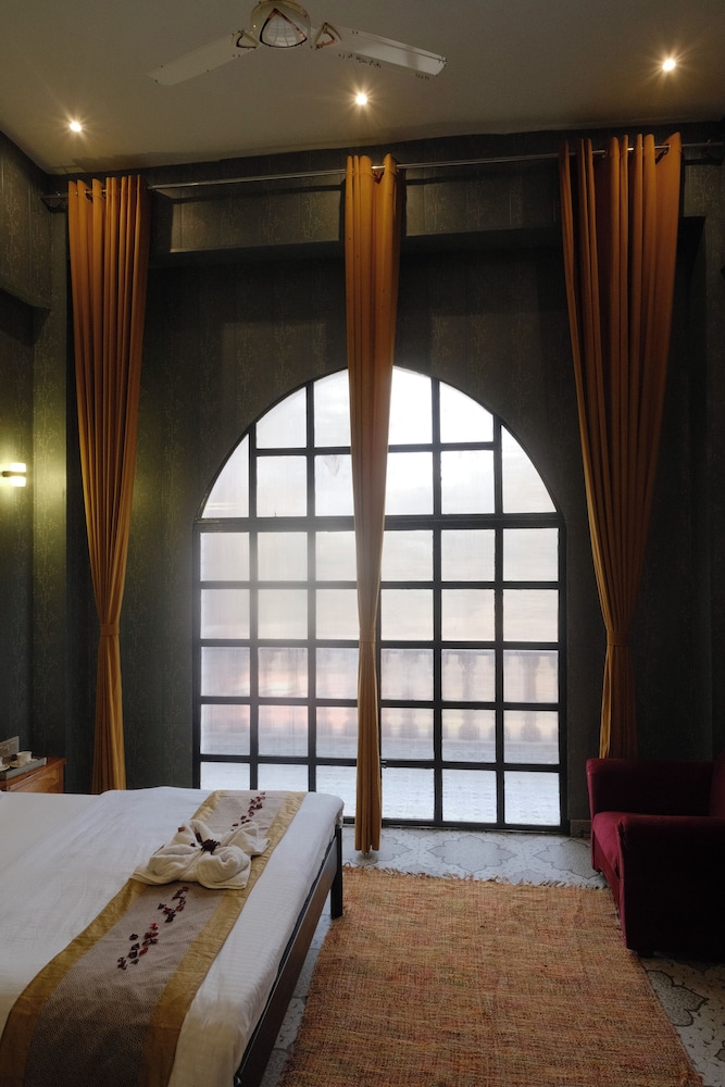 Qila Hotel