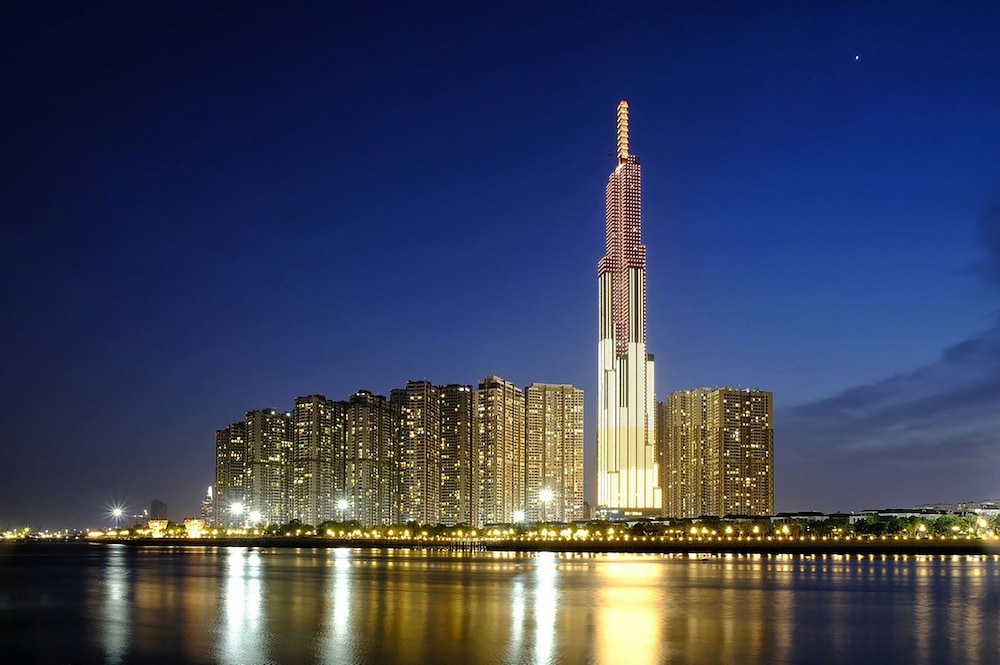 Apartment Landmark 81 by Urban Home