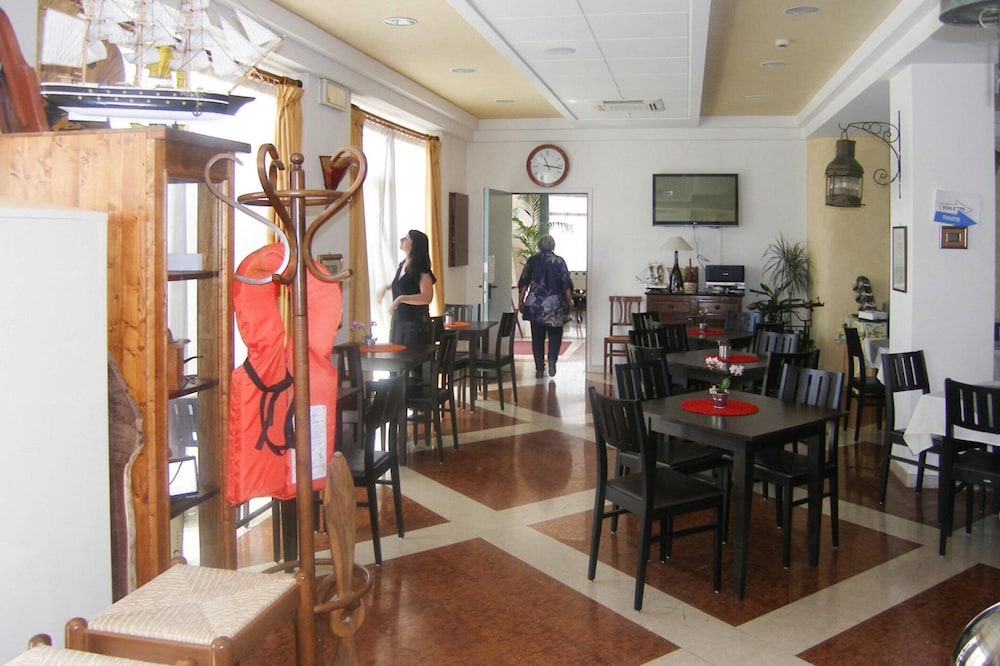 Apartment in Garda Near Shopping view 5