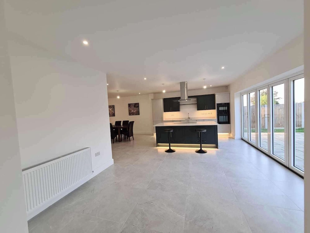 Cosy New 4 bed in Ramsgate Close to Quex Park