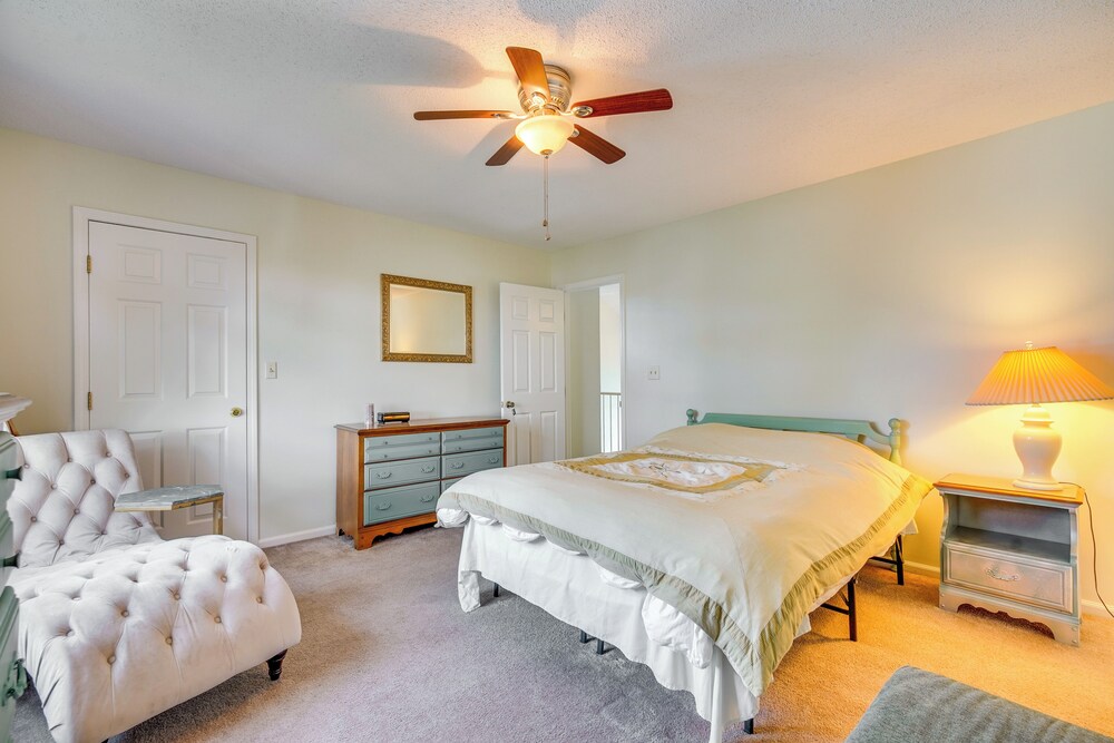 2 Blocks to Beach: Walkable Woodmont Village Home