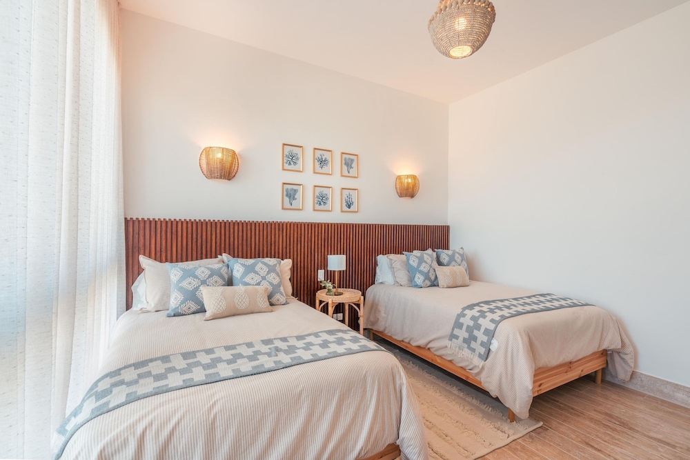 3BR 6 Guests Private Balcony Gym