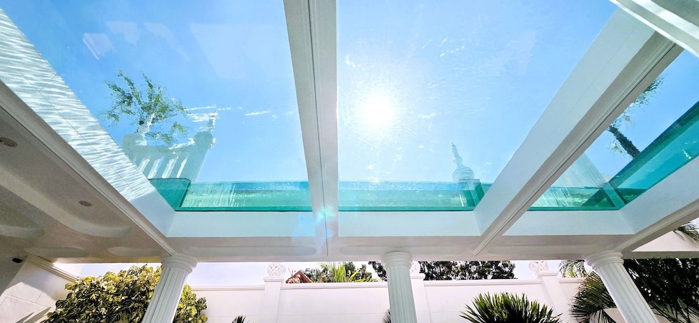 STARLAND Luxury Pool Villa Pattaya 8 Bedrooms