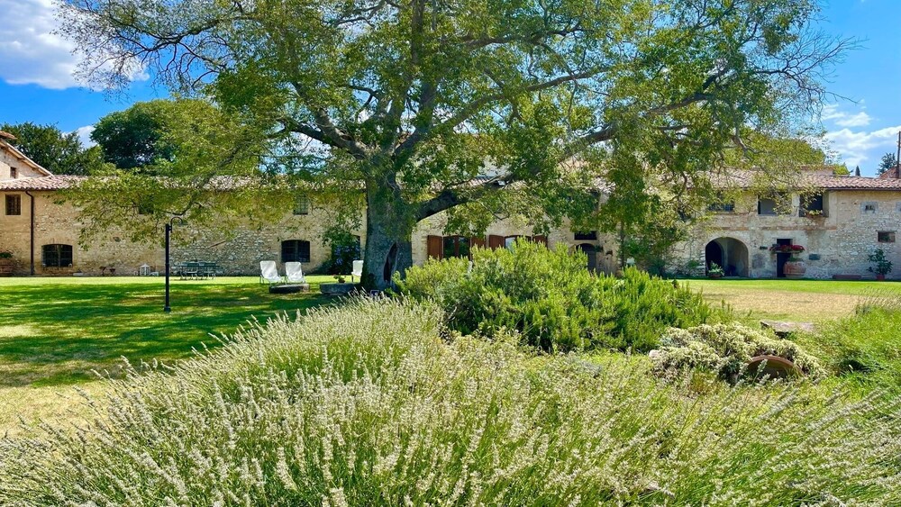 Open Pool Villa in Italy - Spoleto Umbria - Property Image 36