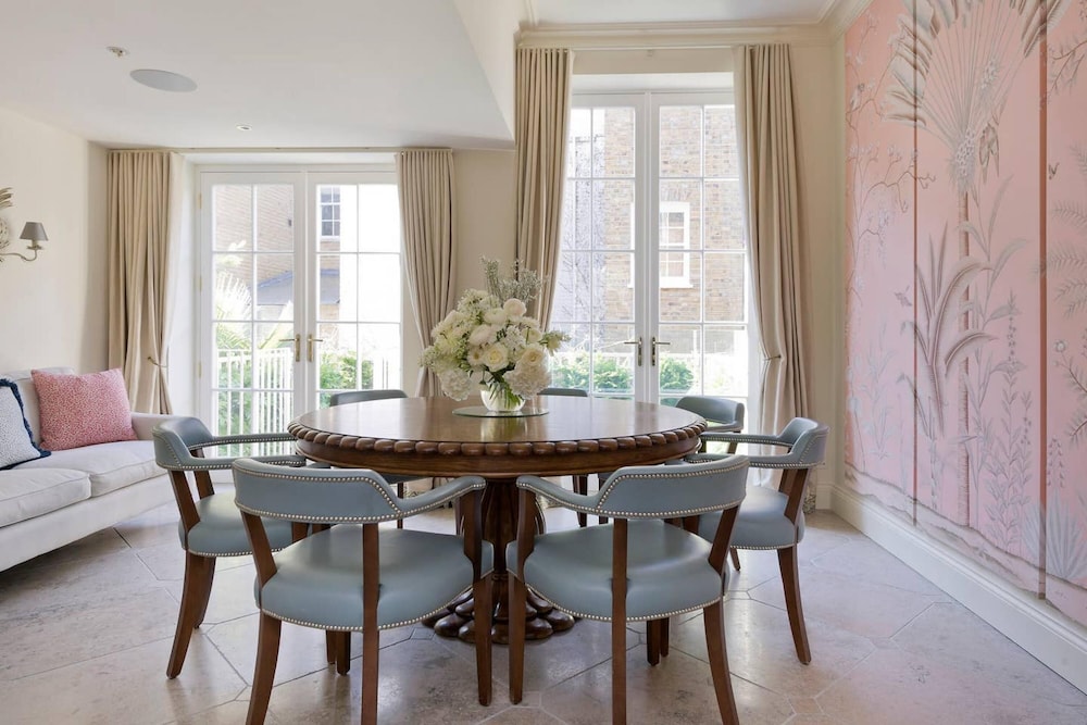 Elegant 5-bed House Chelsea