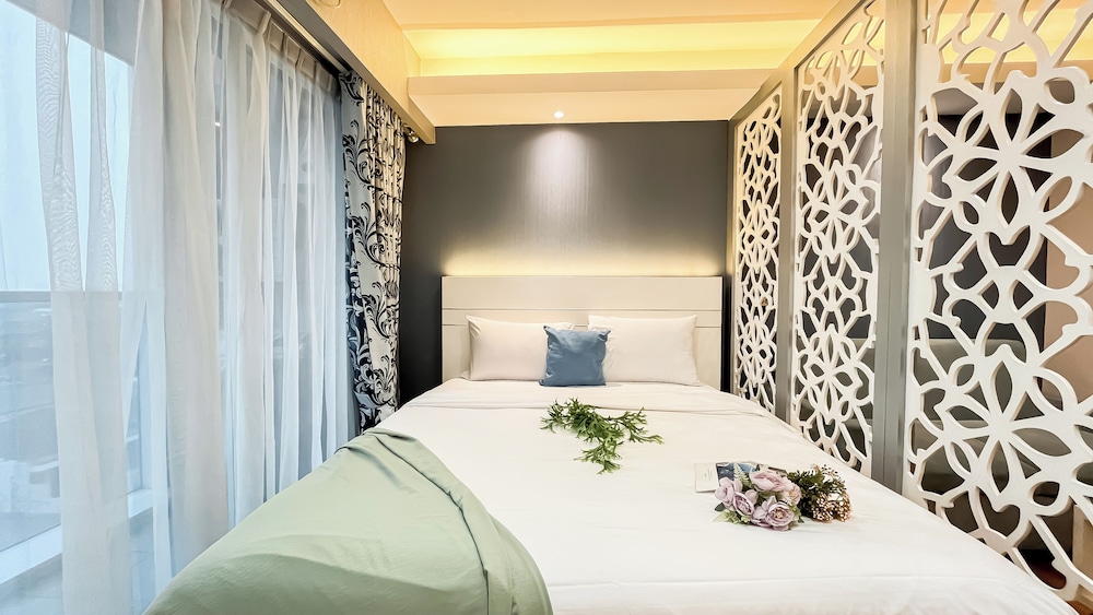Good Location Studio At Apartment Tamansari The Hive Near Lrt Station