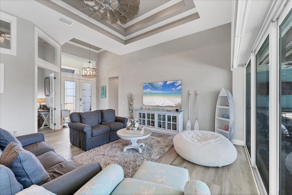 South Gulf Cove 3 Bedroom Pool + Spa on Canal Private Home 3 Home