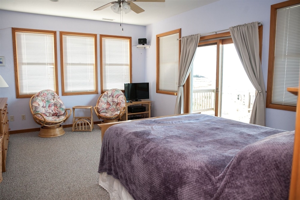 Skate Away 3 Bedroom Cottage by RedAwning