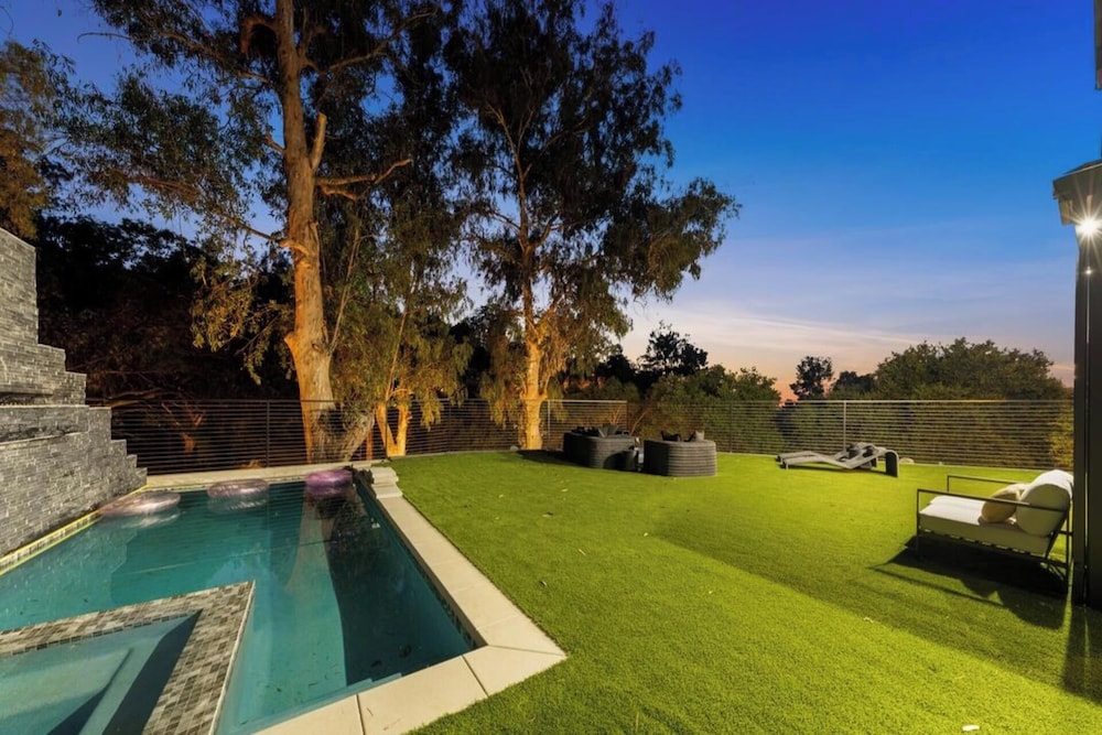 Oak Haven Sanctuary - Grand Estate With Pool, Guest House & Scenic Views