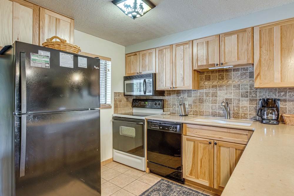 2 Mi to Winter Park Resort: Mtn-view Haven!