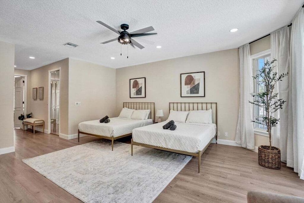 6br Elegant Hollywood Lakes Mansion W/ Pool & Spa 6 Bedroom Home