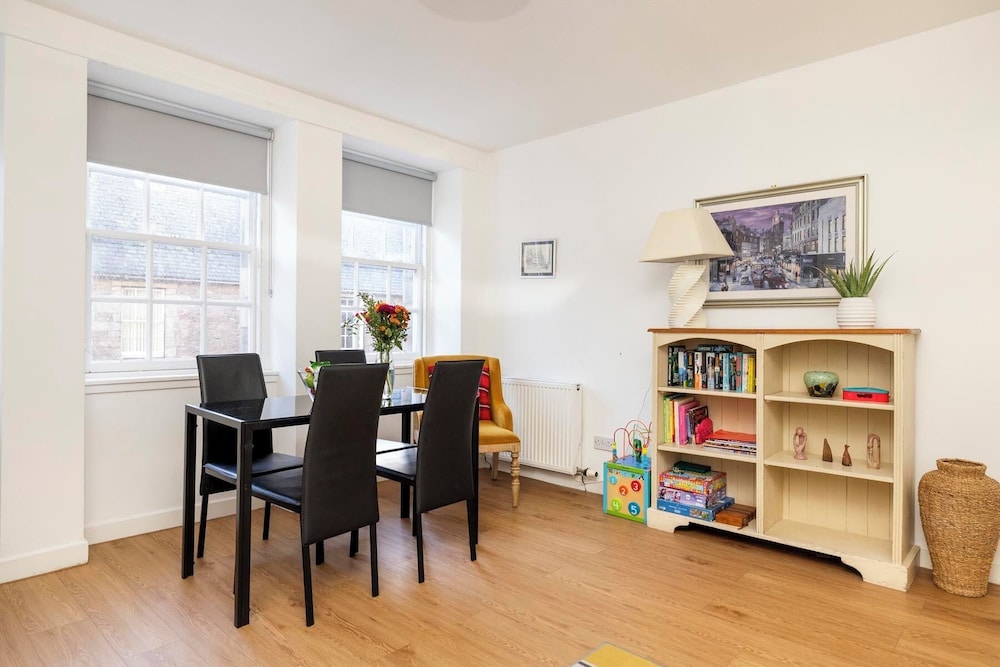 Charming City Apartment on Royal Mile