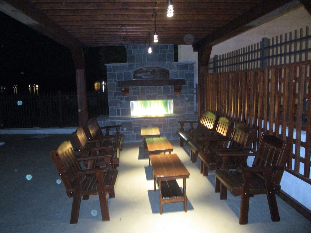 The Lake Motel