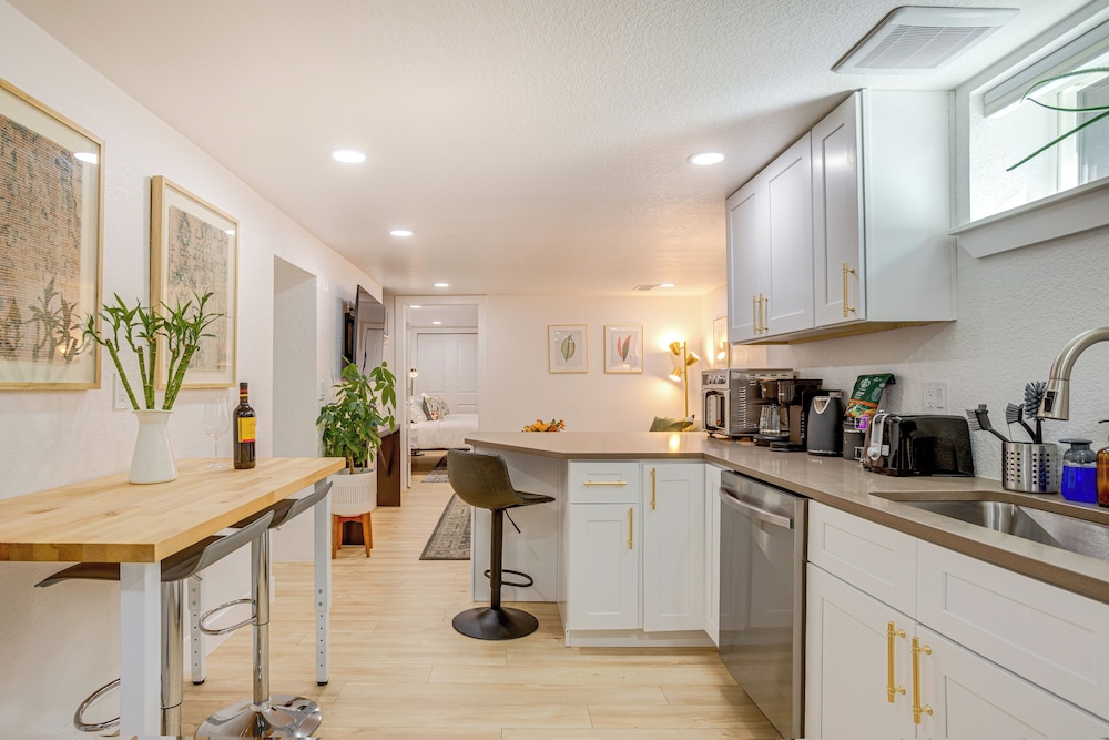 Wash Park Access: Denver Apt w/ Outdoor Dining!