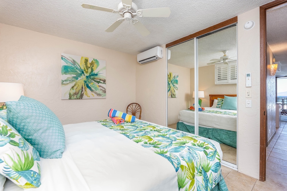 Papakea L207 Ocean Front 1 Bedroom 1 Condo by RedAwning view 3