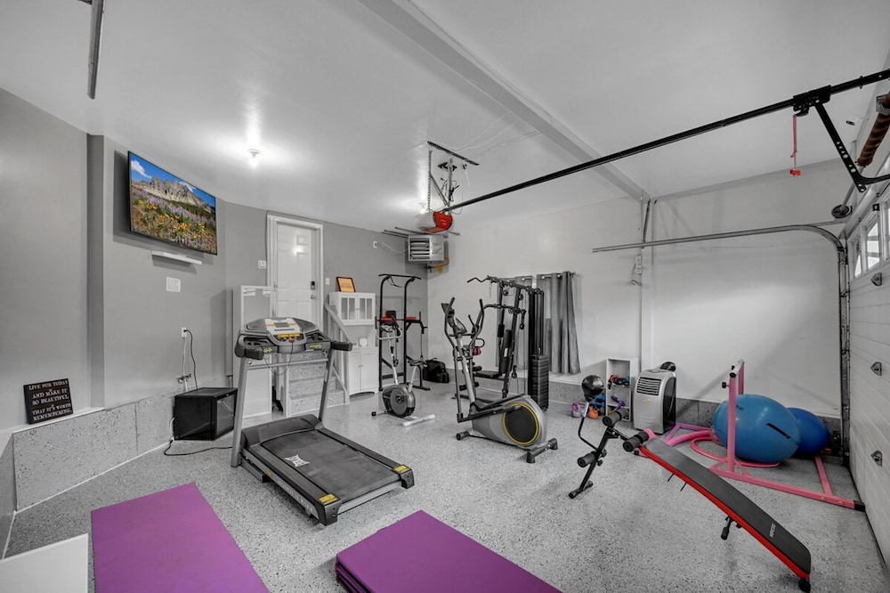 48A Luxury Lake Home w Massage Meditation Gym A C