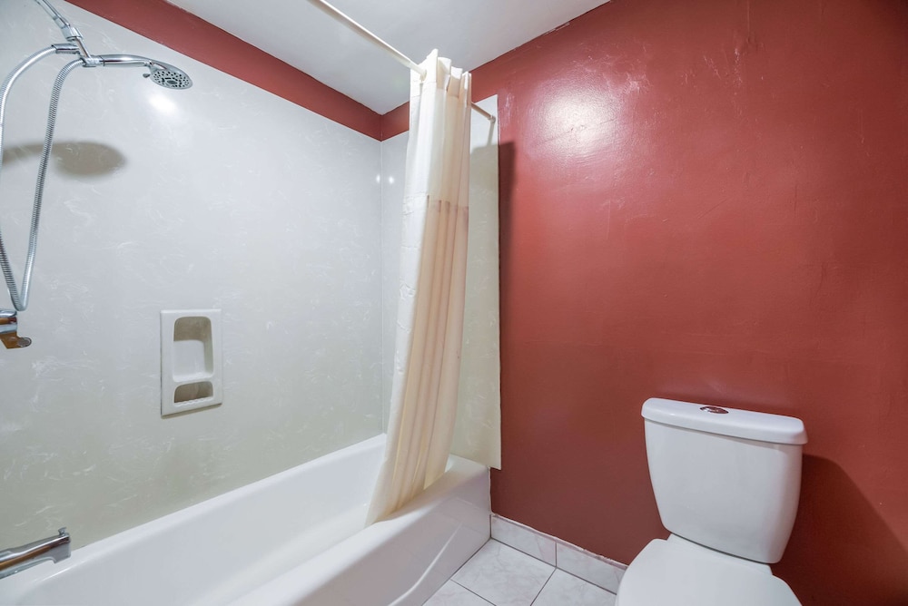 Modesto Vacations - Rodeway Inn - Property Image 12