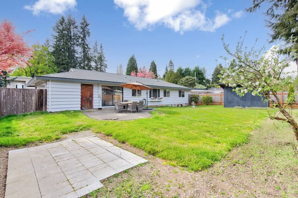 Cozy Bellevue Home for Family/Business Near MS