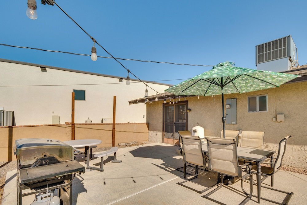 2 Mi to Lake Havasu: Pet-friendly Home