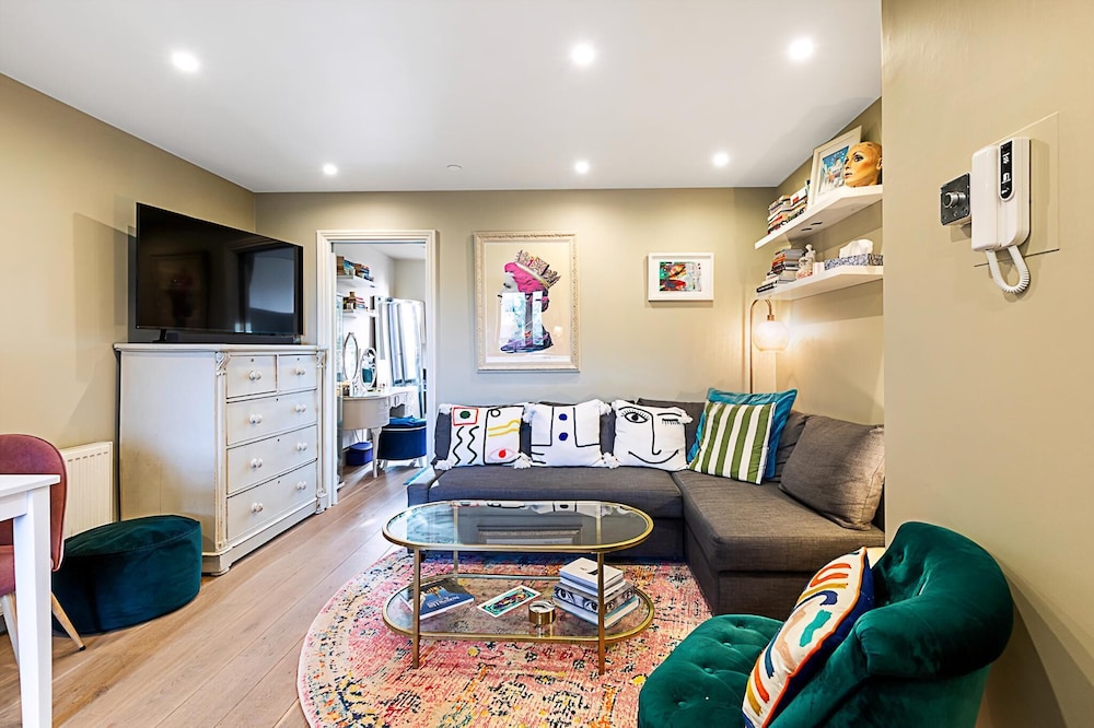 A Stylish Haven Near Portobello Road