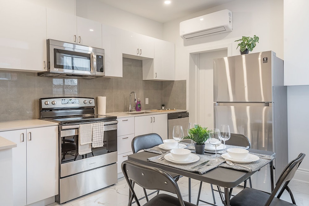 Beautiful Private Bedroom in Mile-End - Image 5
