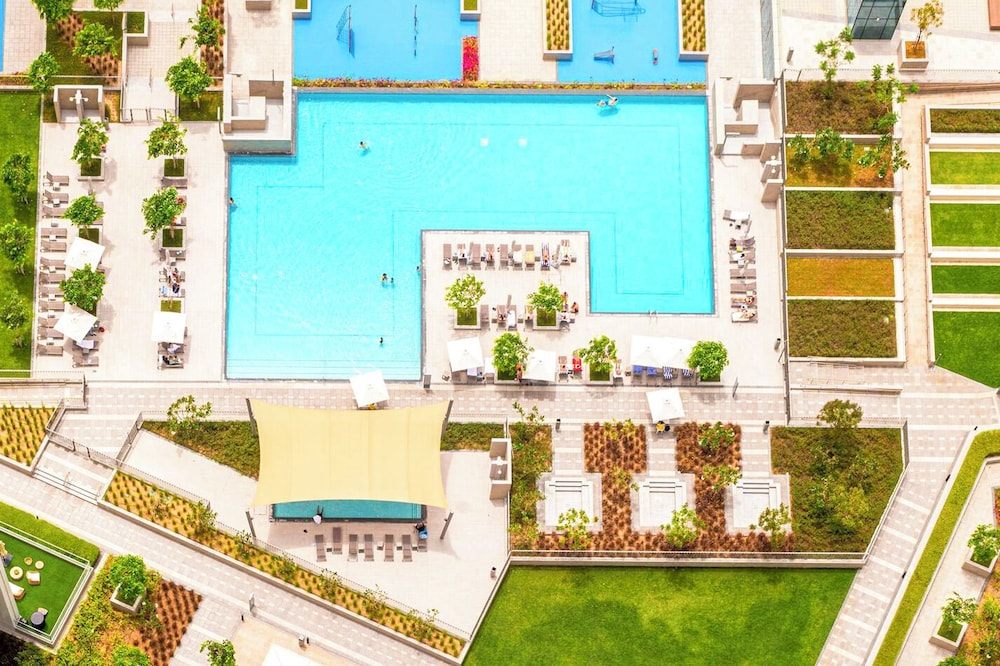 DVH Luxe Retreat 4BR Burj View Apartment