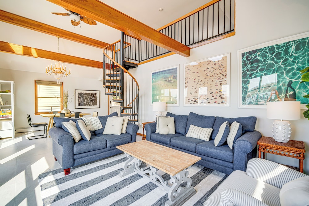2 Mi to Stone Harbor Beach: Lovely Bayfront Home
