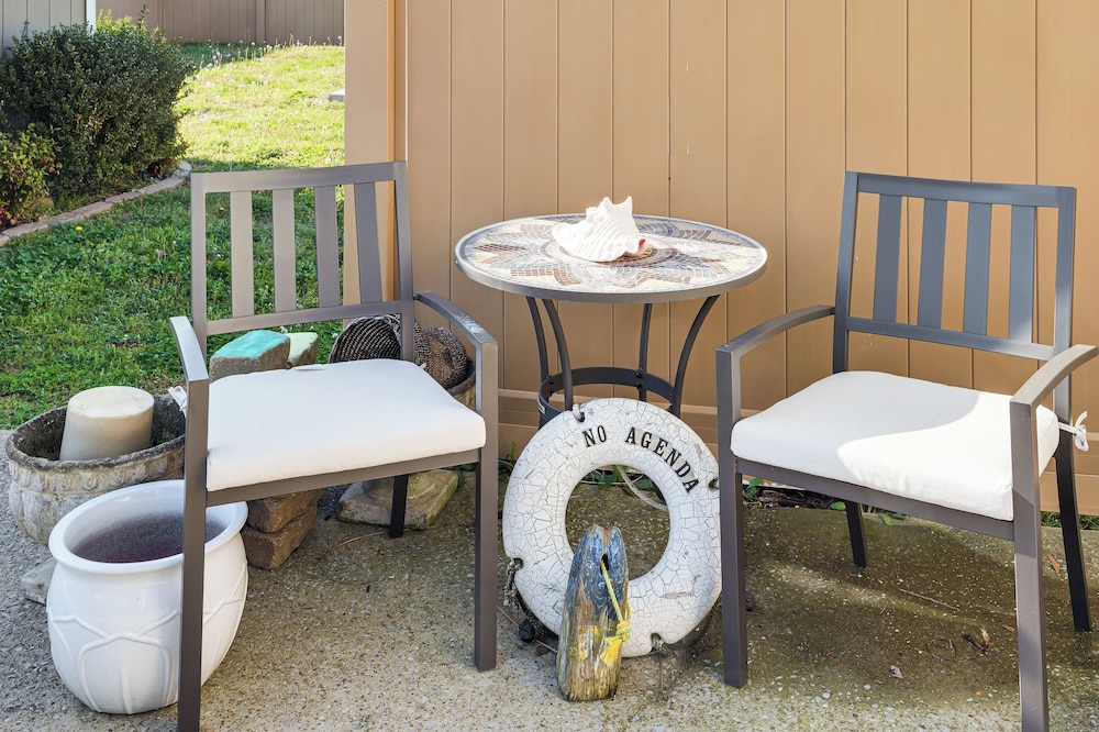 Island Vibes: Home w/ Fire Pit in Murfreesboro!