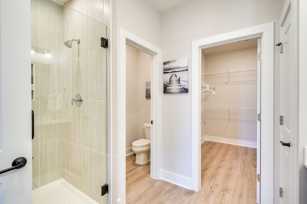 2 Mi to Duke & 3 Mi to Downtown: Durham Townhome