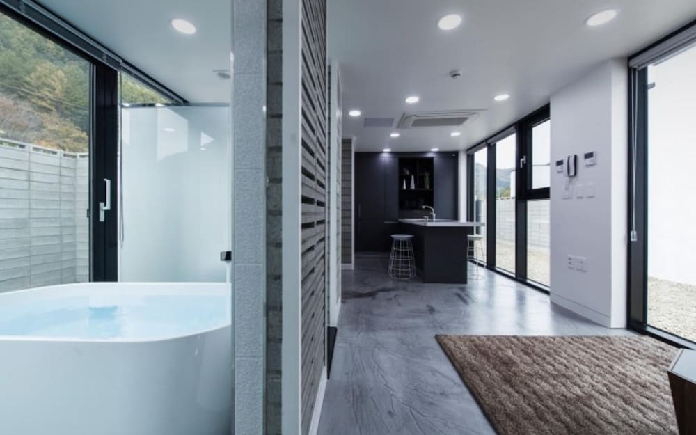 Hongcheon Uno House Pool Villa view 4
