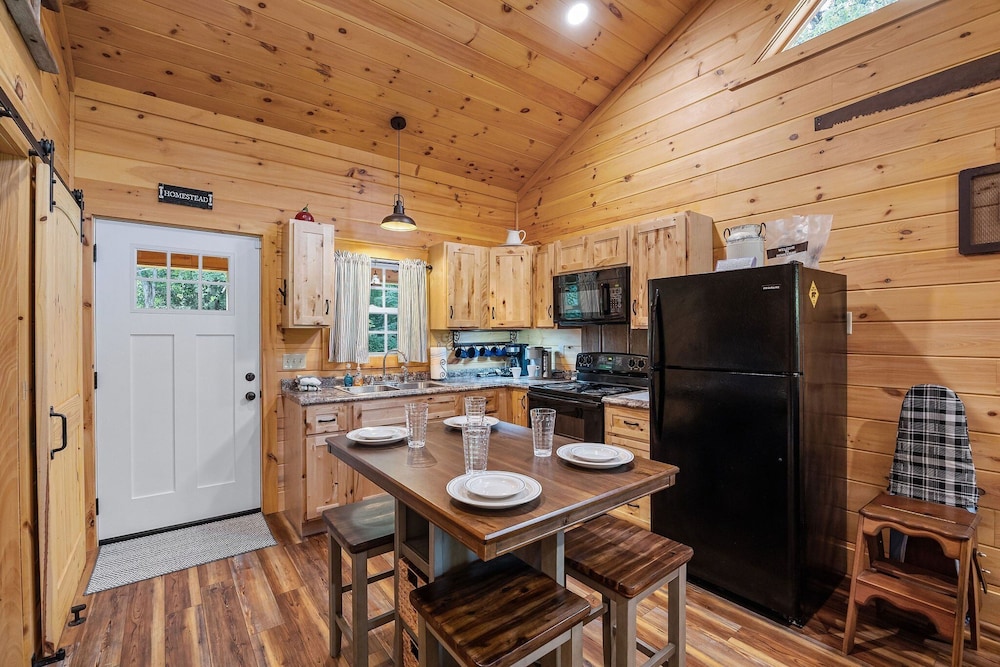 The Homestead 2 Bedroom Cabin