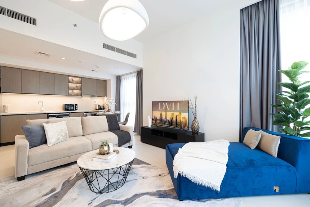 Burj Crown Lux Apartment by Dubai Mall