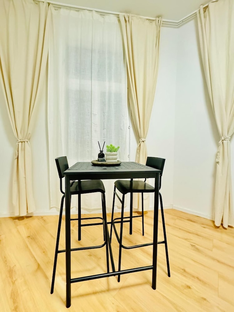 Stylish 4BR Apt Near Westbahnhof