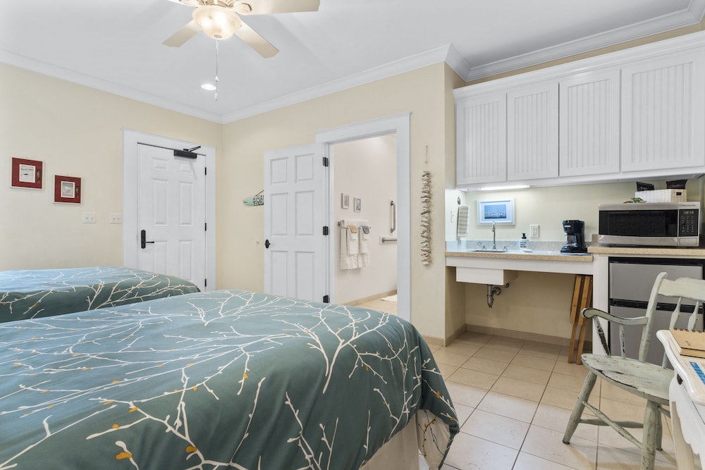 Bay Town Inn