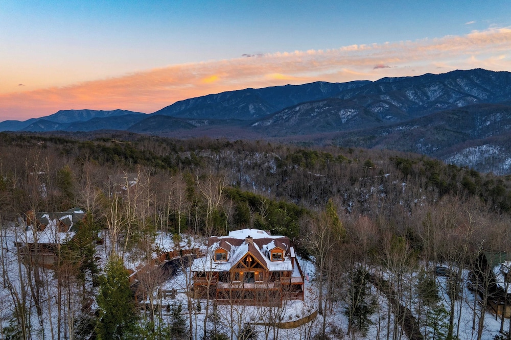 American Dream by Avantstay Deck w/ Views Theater, Game Room, Community Pool