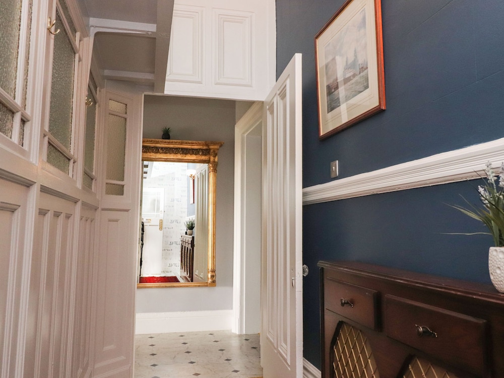 Ismay Dining Room Suite - Titanic Interest