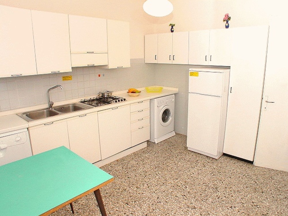 Villa for 8 Guests With Private Fenced Garden in Lignano Pineta