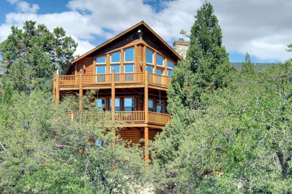 Starlight Retreat by Avantstay Gorgeous Log Style Home w Incredible Views