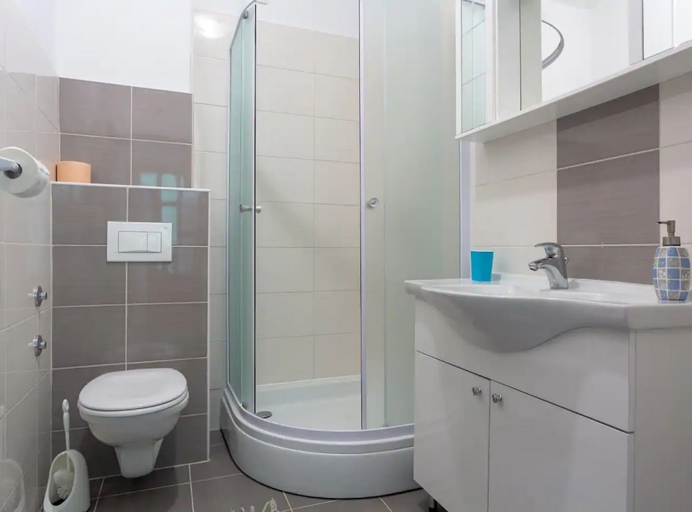 Sunny Escape Holiday Home Dicmo With Pool and Gym