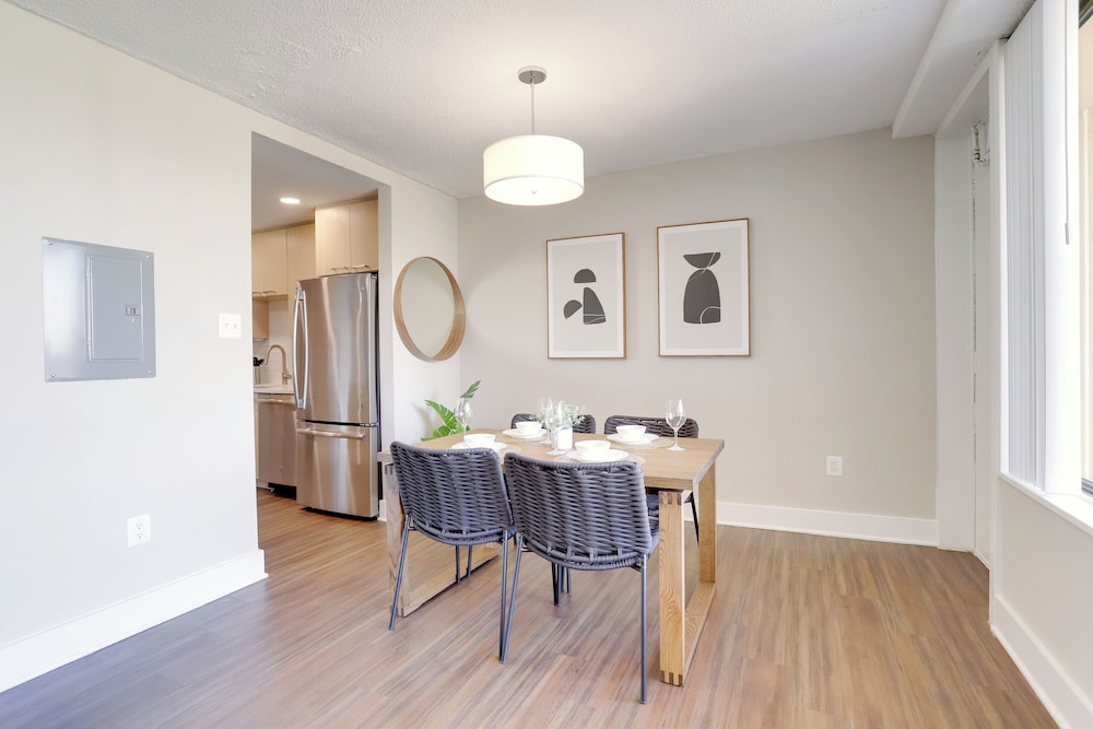 Crystal City Modern Apt w Gym