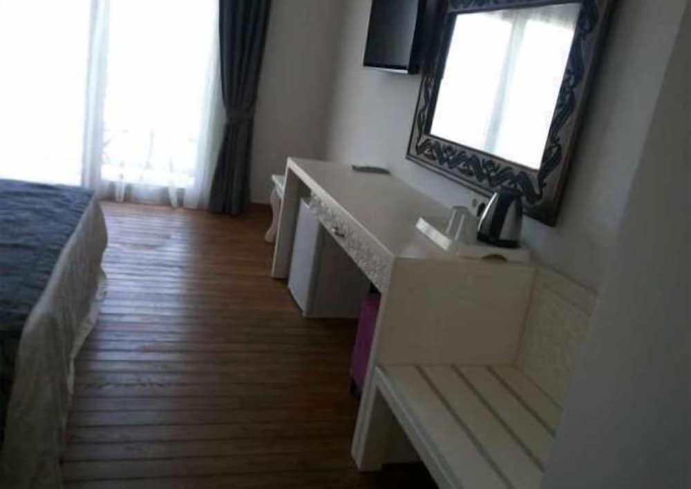 Meggs Bodrum Beach Otel - Image 9