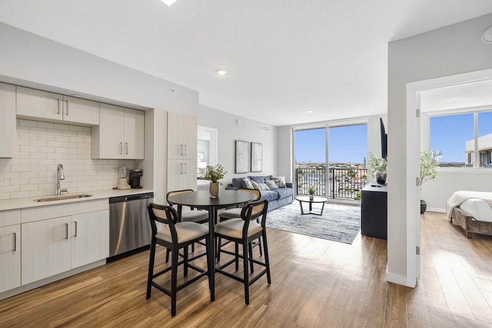 Stylish City-View Condo Pool Access
