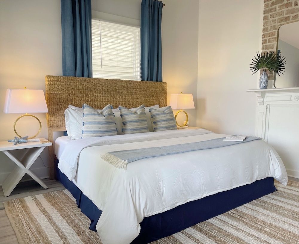 Stylish 1900s Renovated Apartments