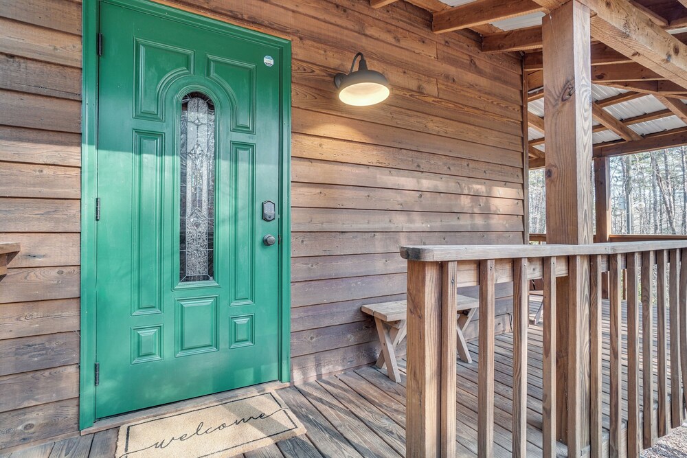 Sautee Nacoochee Mtn Paradise w/ Spacious Deck!