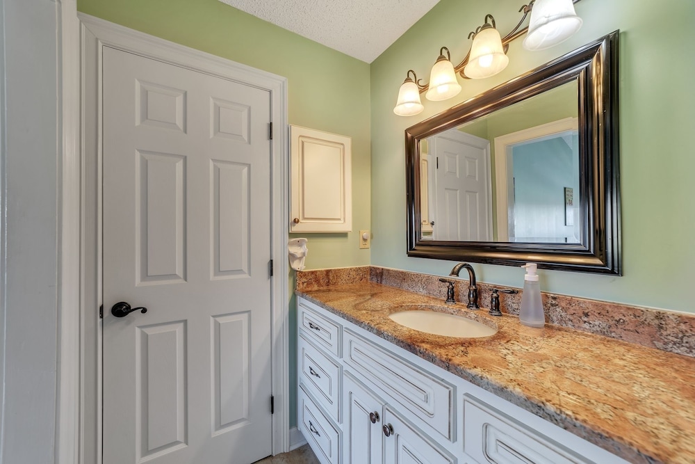Rumbling Bald Resort-fairway Villa On Bald Mountain Lake-mountain Views 2 Bedroom Condo by Sunscape Property Management view 2