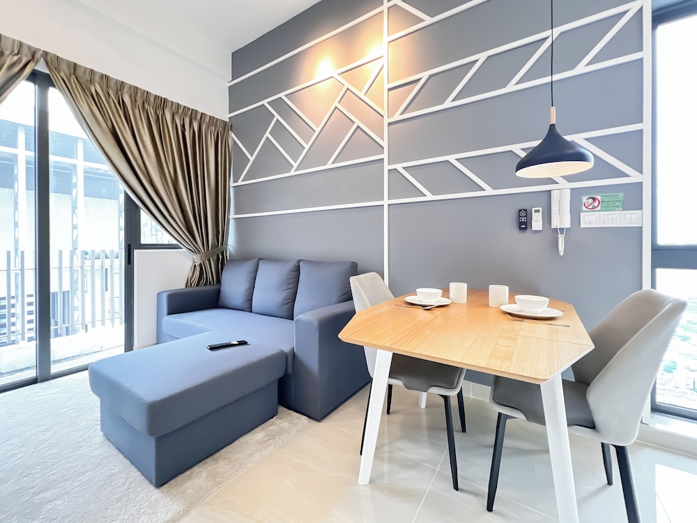 The Luxe by Manhattan Group