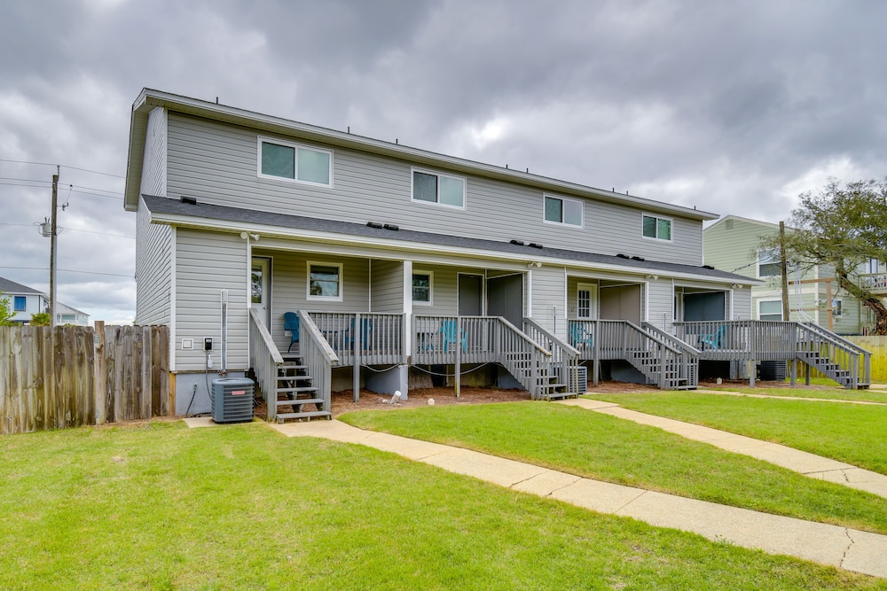 Cozy Pensacola Townhome w/ Shared Yard & Gas Grill view 5